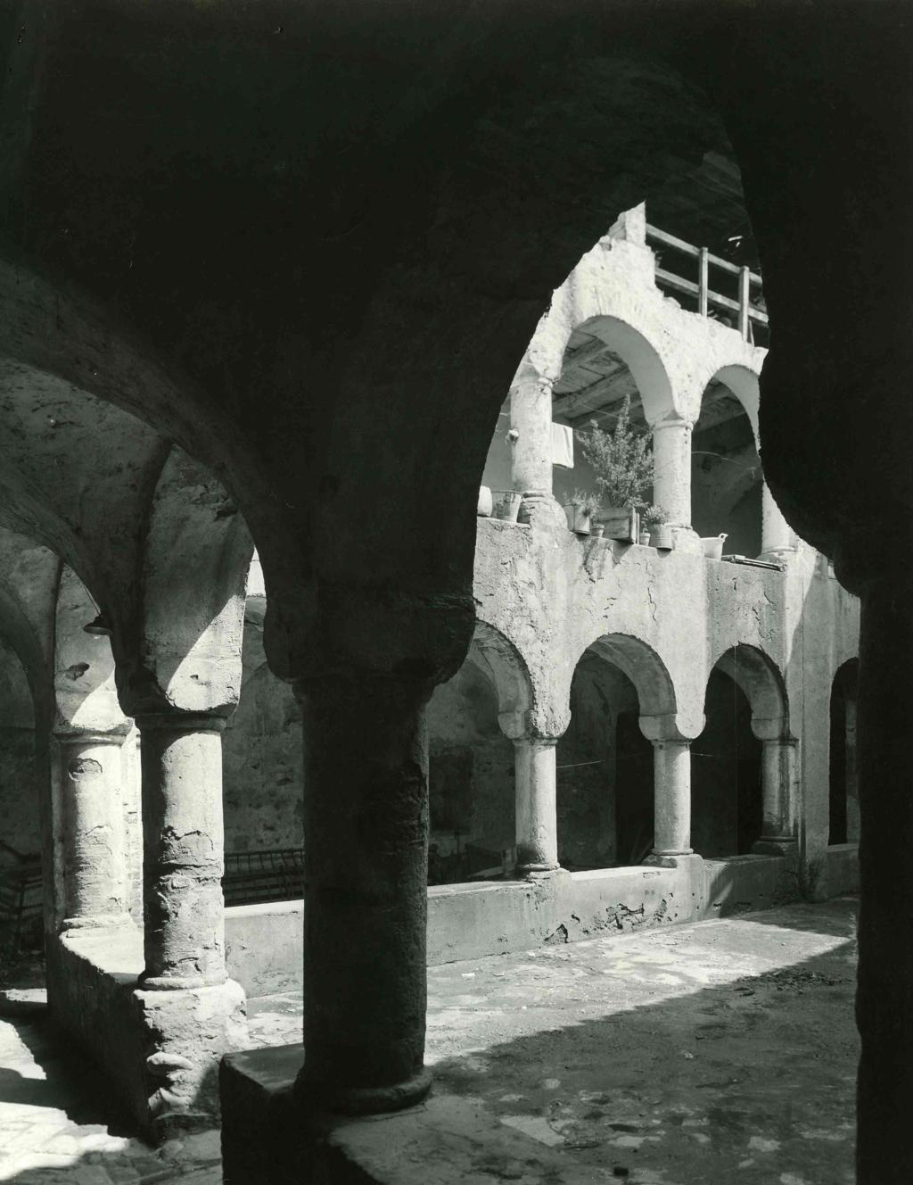 Chiostro Di San Fermo · Historify
