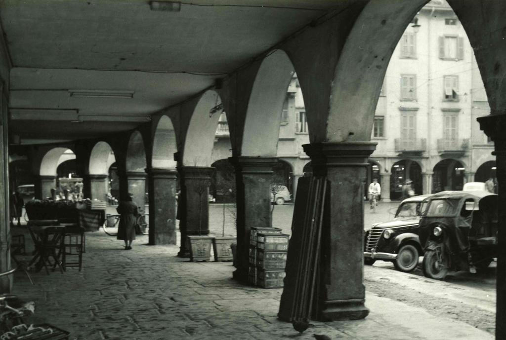 Portici Di Piazza Pontida · Historify