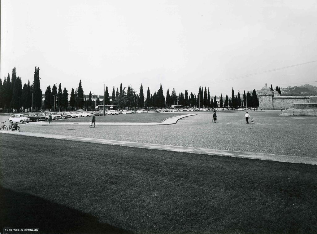 Piazzale Cimitero · Historify
