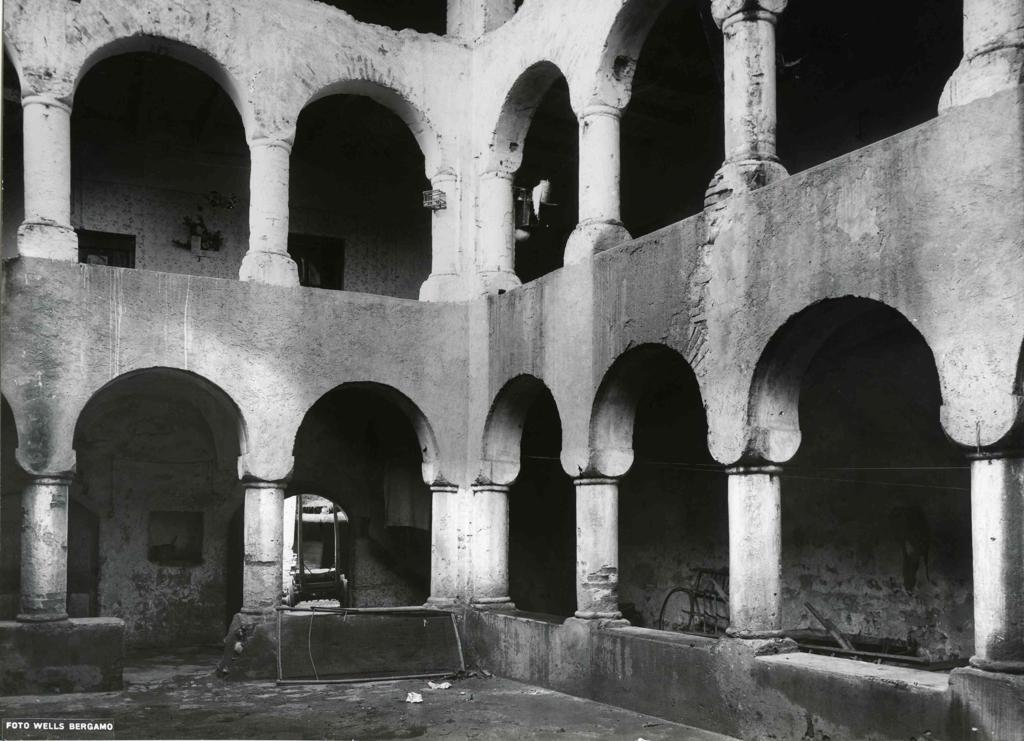 Chiostro Di San Fermo · Historify