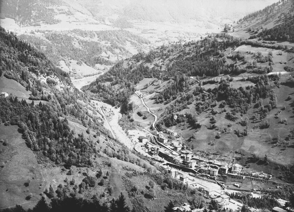 Vista su Dezzo di Scalve · Historify