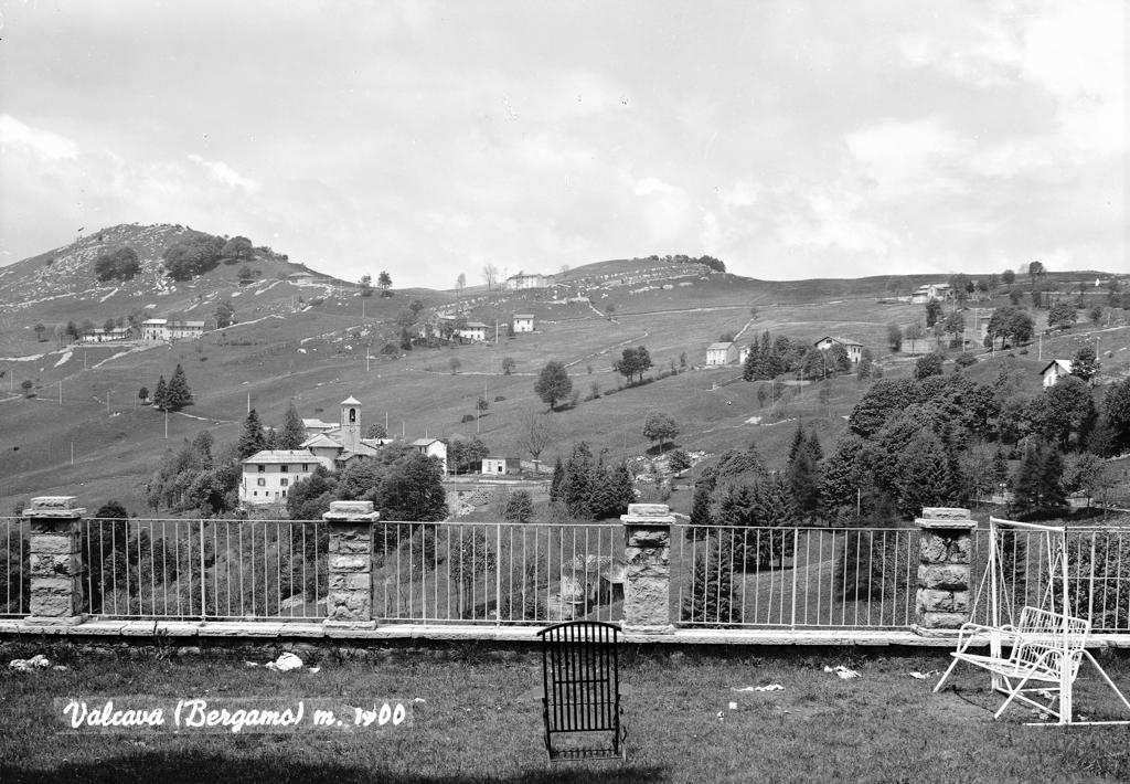 Vista panoramica di Valcava Mt. 1300 · Historify