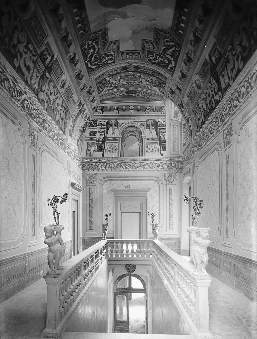 Interno Palazzo Pelliccioli del Portone · Historify