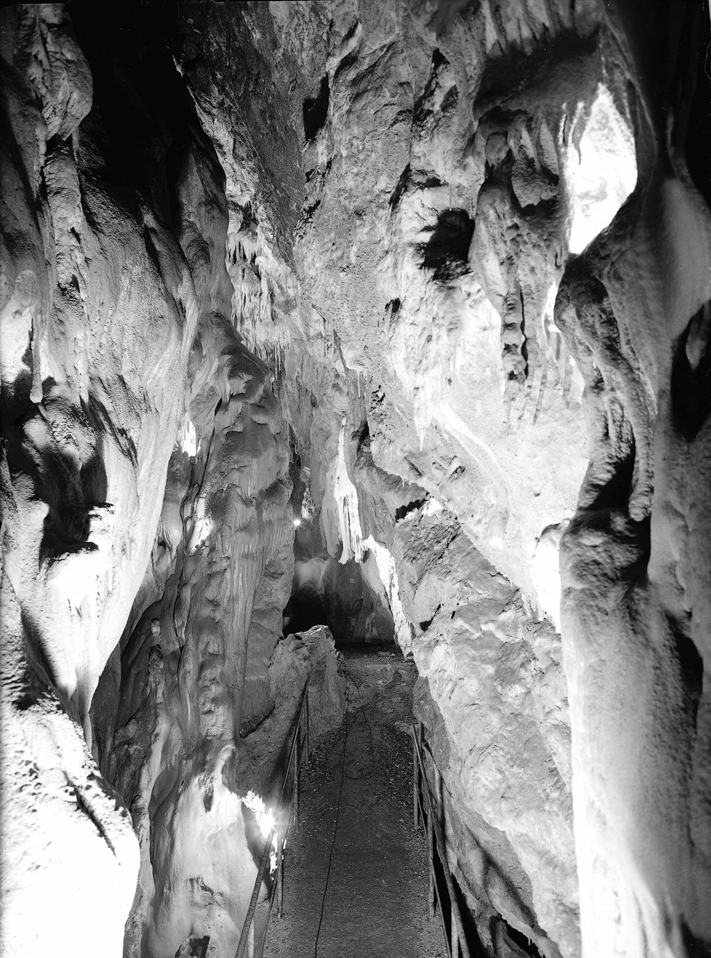 Interno Grotte Delle Meraviglie · Historify
