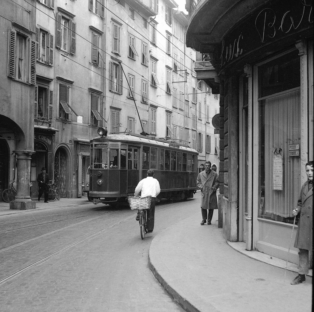 Tram · Historify