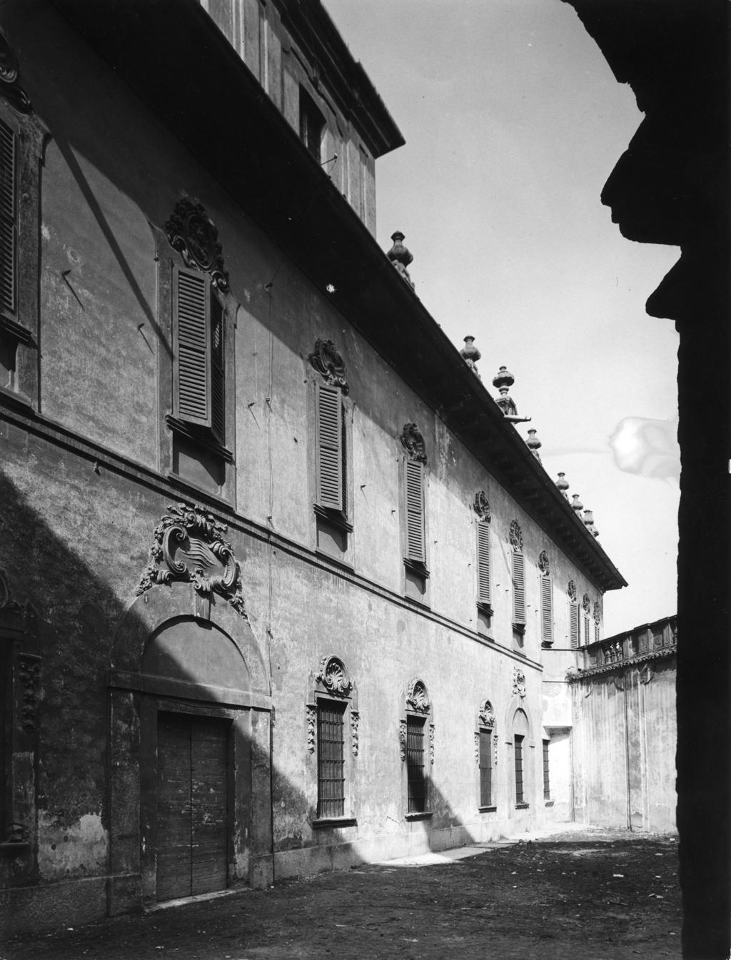 Castello Di Brignano · Historify