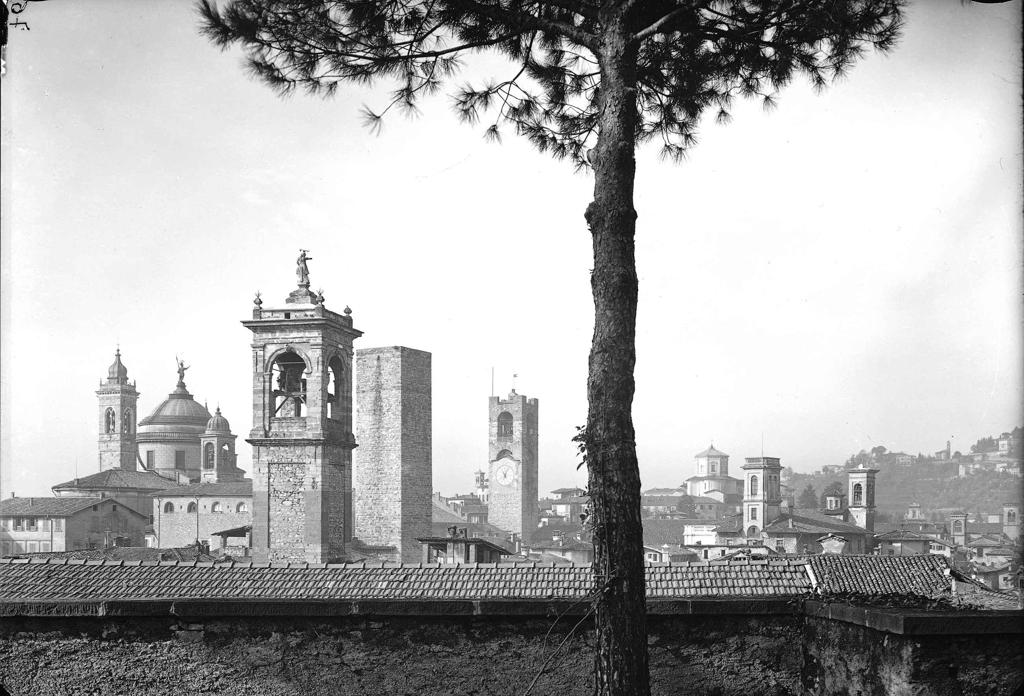 Torri E Campanili Di Città Alta · Historify
