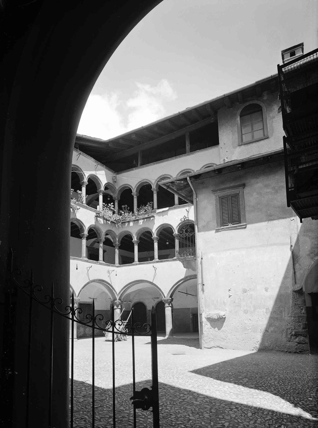 Cortile · Historify