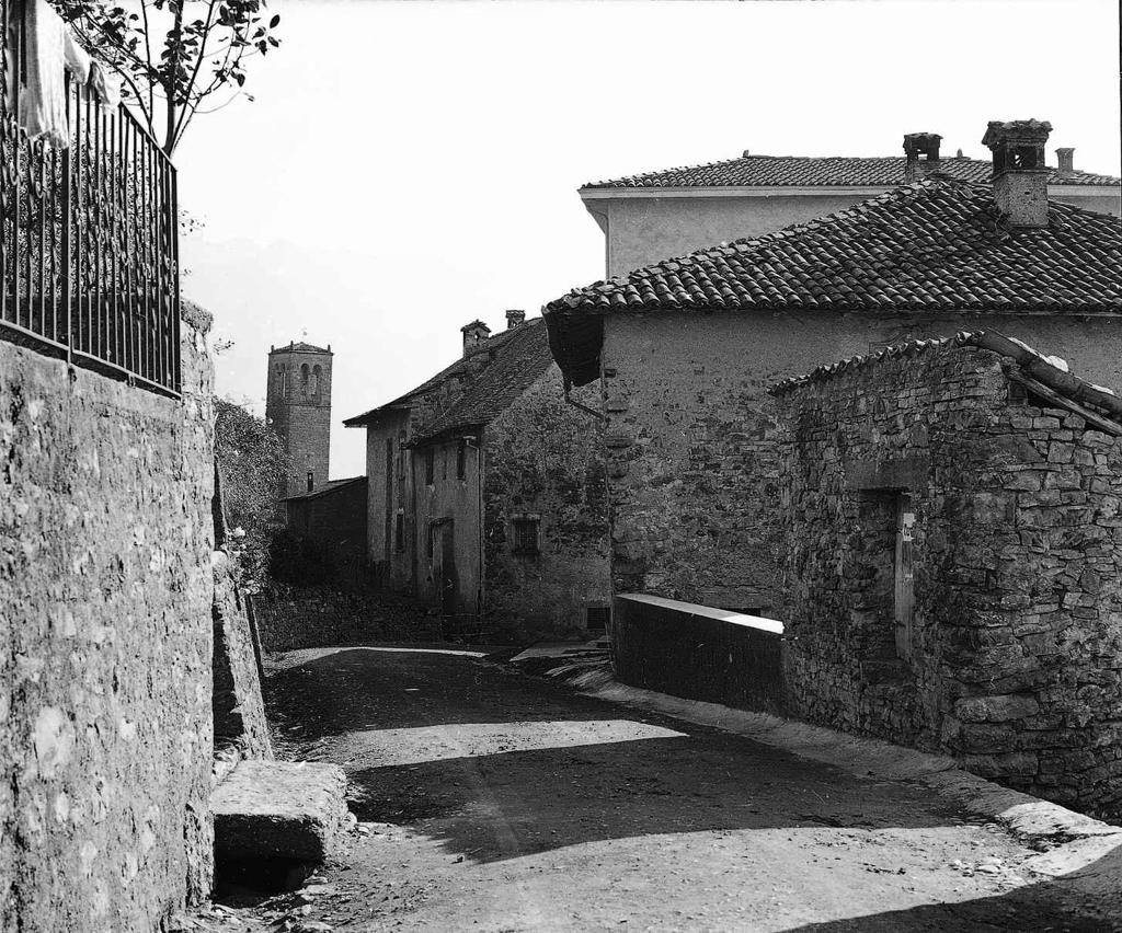Vie Di Paese · Historify