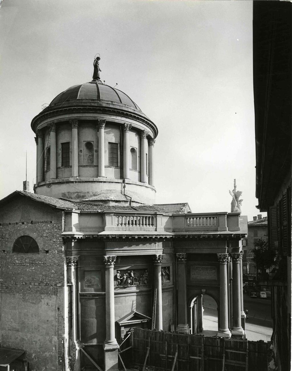 Lavori Attorno A Chiesa Prepositurale Di Santa Maria Immacolata Delle Grazie · Historify