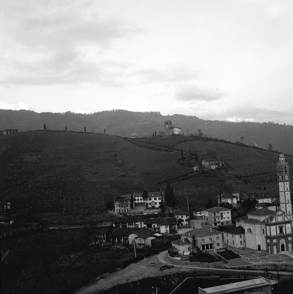 Paese Montano · Historify