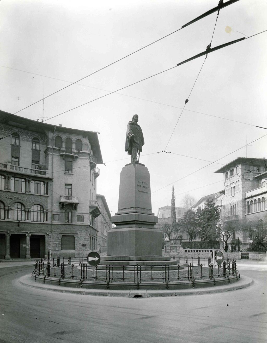 Rotonda Dei Mille · Historify
