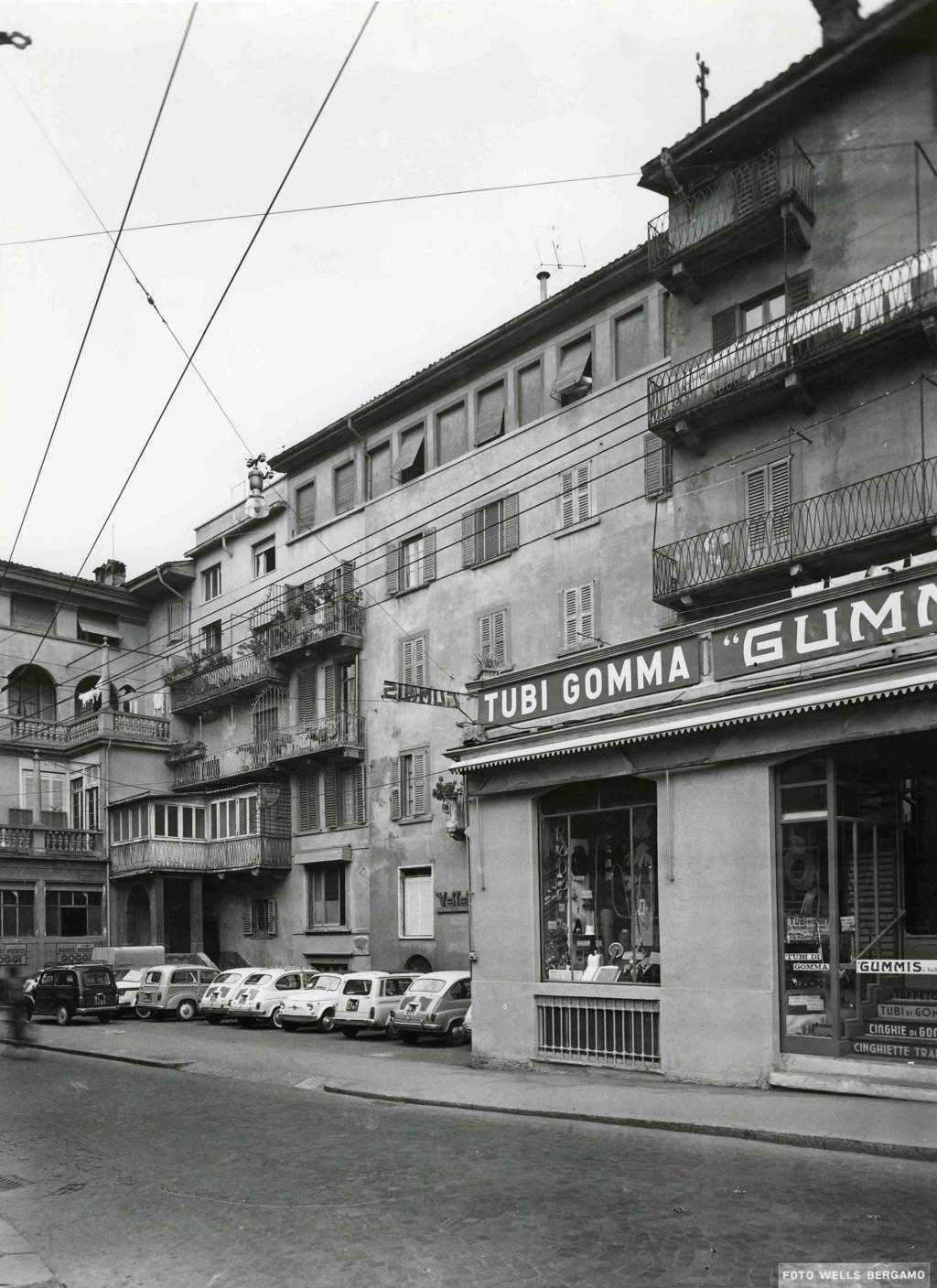 Tubi Gomma · Historify