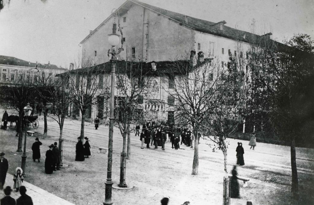 Sentierone e Teatro Riccardi · Historify