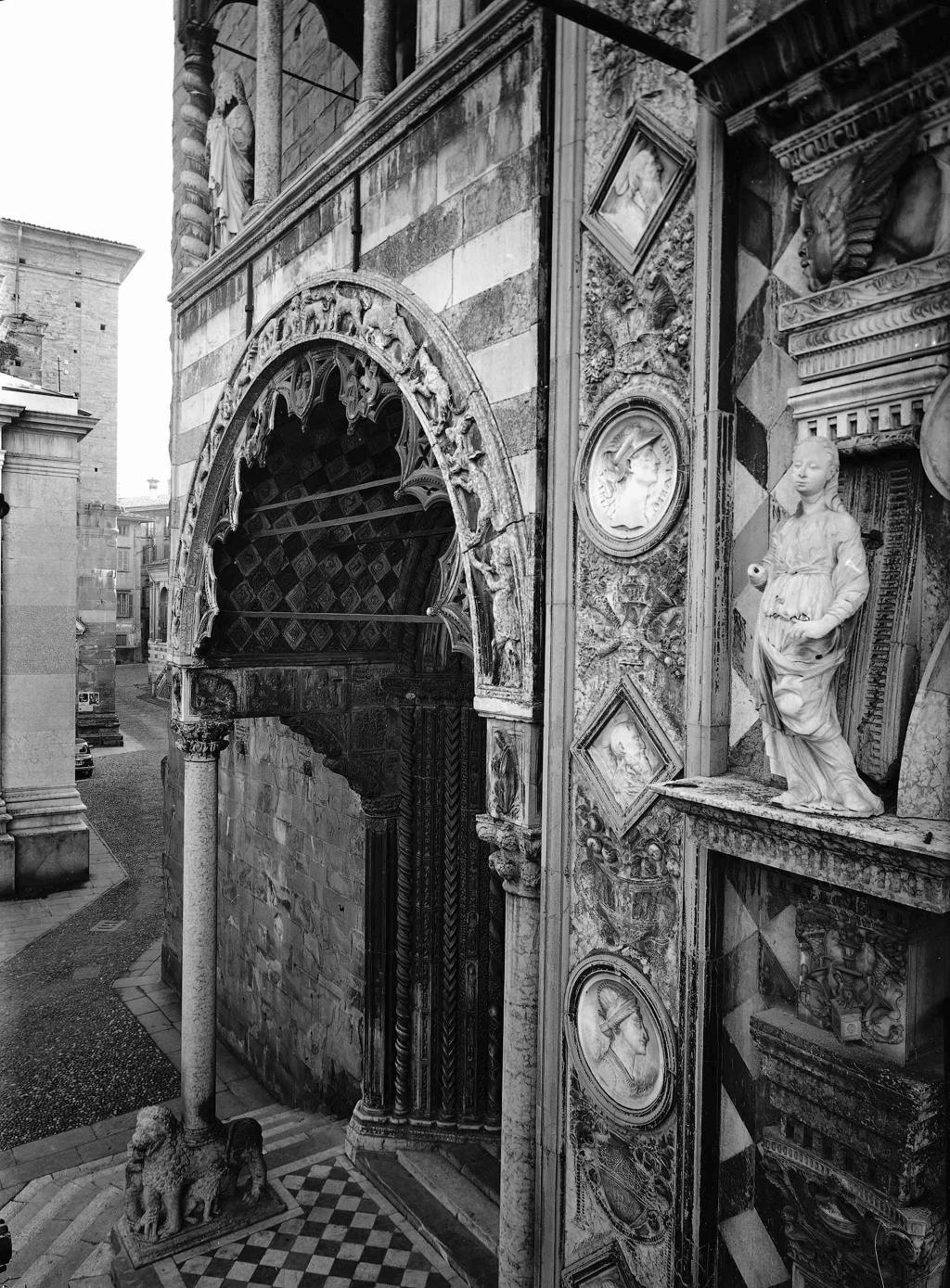 Basilica Santa Maria Maggiore, Ingresso · Historify