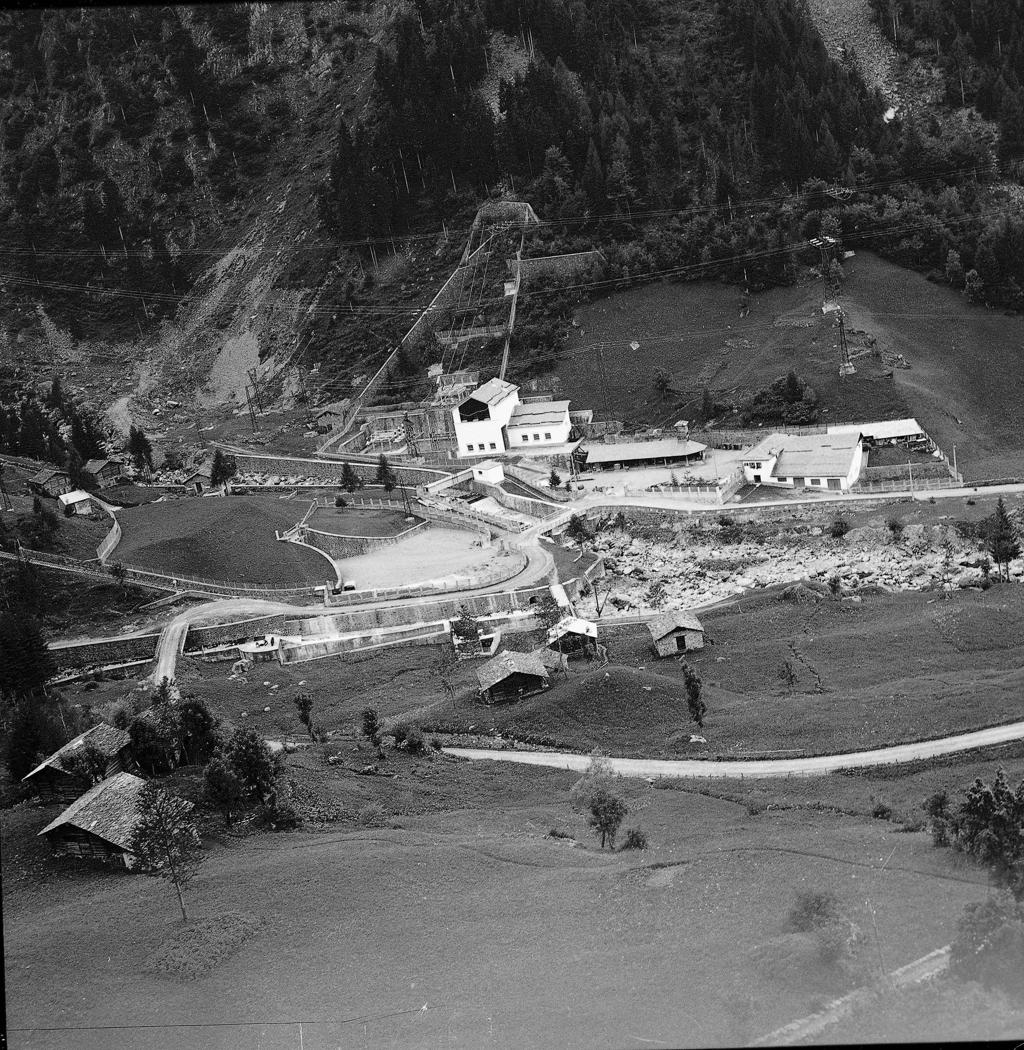 Vista su centrale elettrica · Historify