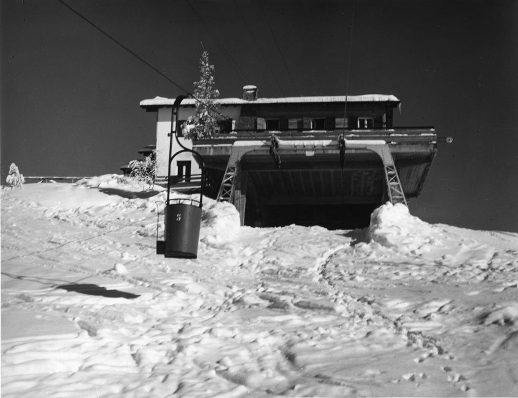 Stazione di arrivo della bidonvia, Monte Poieto · Historify