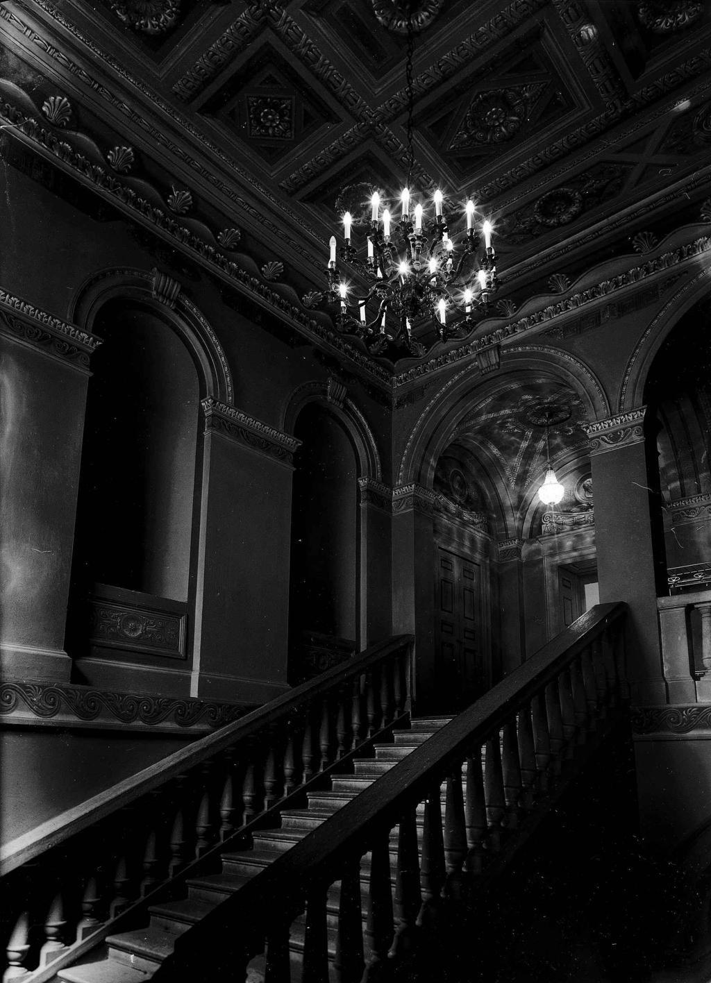 Interno palazzo comunale · Historify