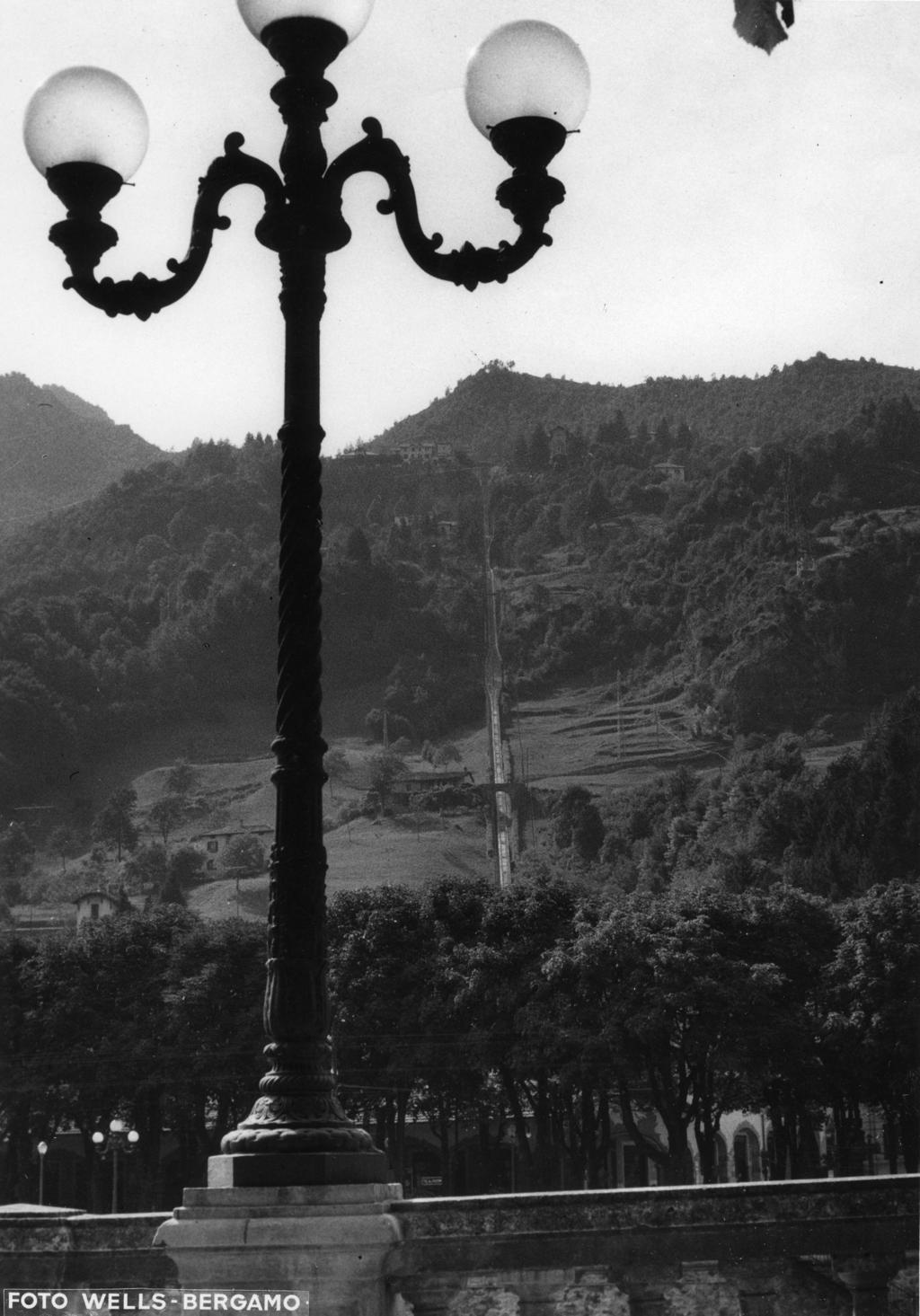Dettaglio Lampione, San Pellegrino Terme · Historify