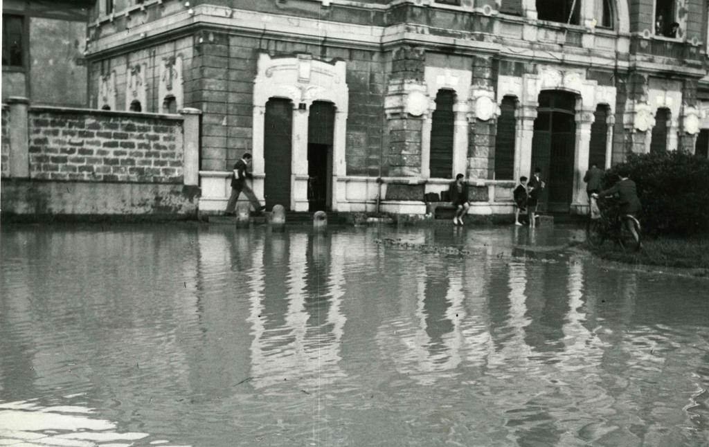 Piazzale Stazione Fvb Allagato · Historify