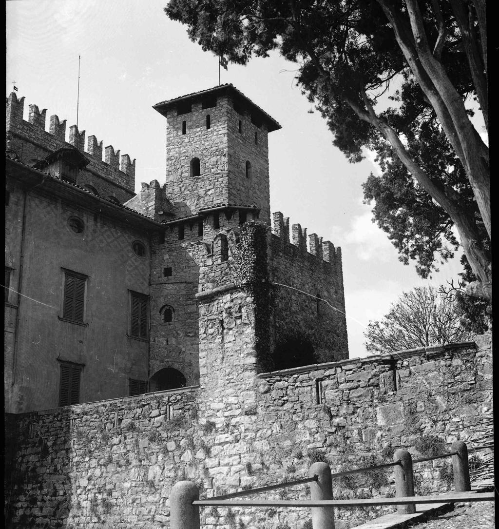 Castello a Costa di Mezzate · Historify