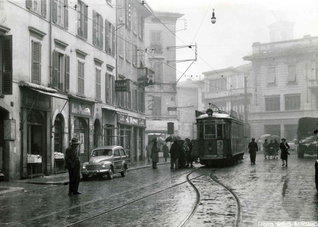 Tram In Via Quarenghi · Historify