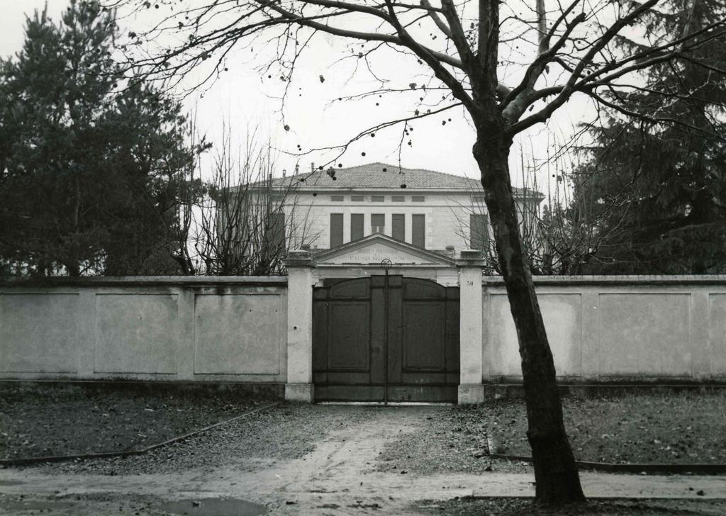 Ingresso Camera Mortuaria Dell'Ospedale · Historify