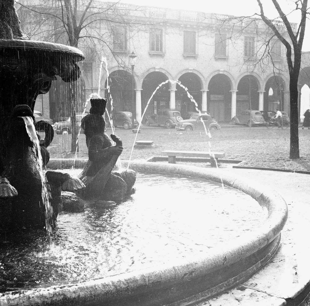 Fontana di Piazza Dante · Historify