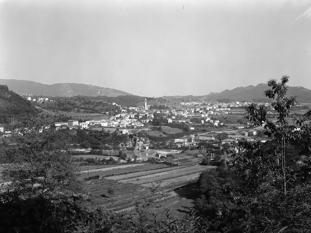 Paesaggio Con Case · Historify