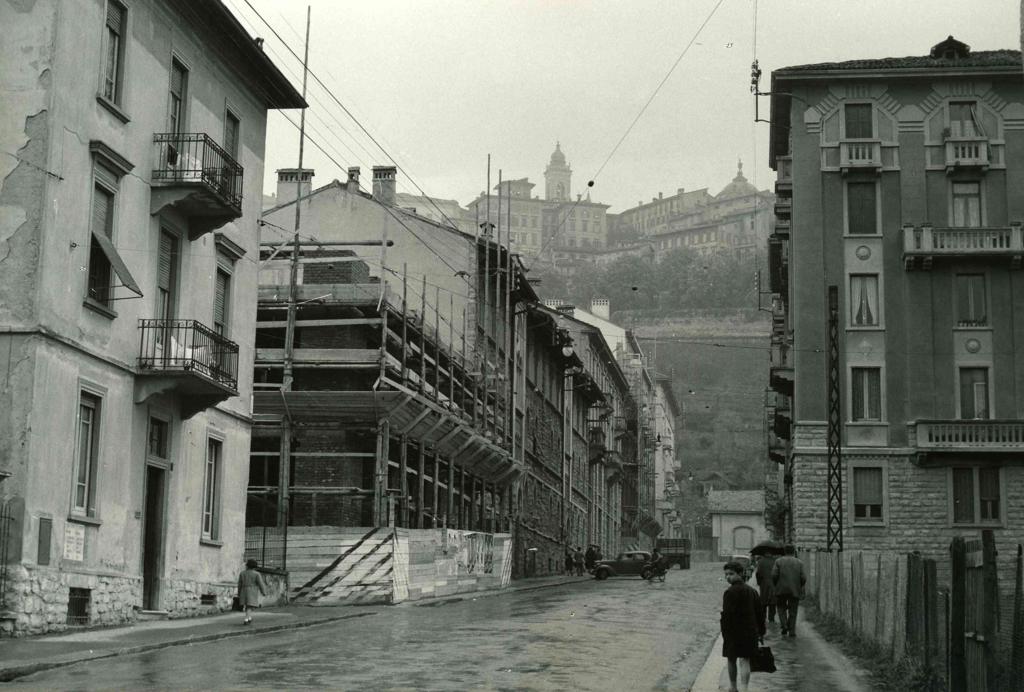 Via Locatelli · Historify