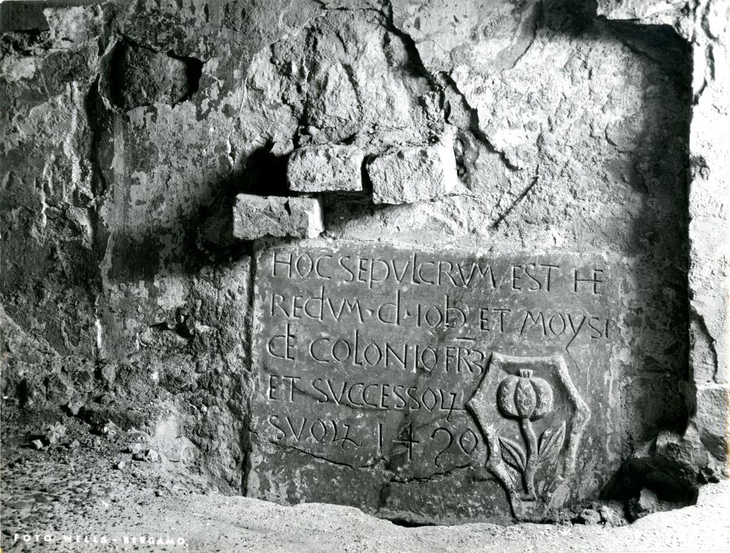 Iscrizione nel muro, Sant'Agostino · Historify