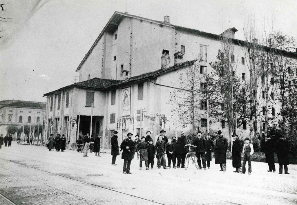 L'ultima foto al Teatro Riccardi · Historify