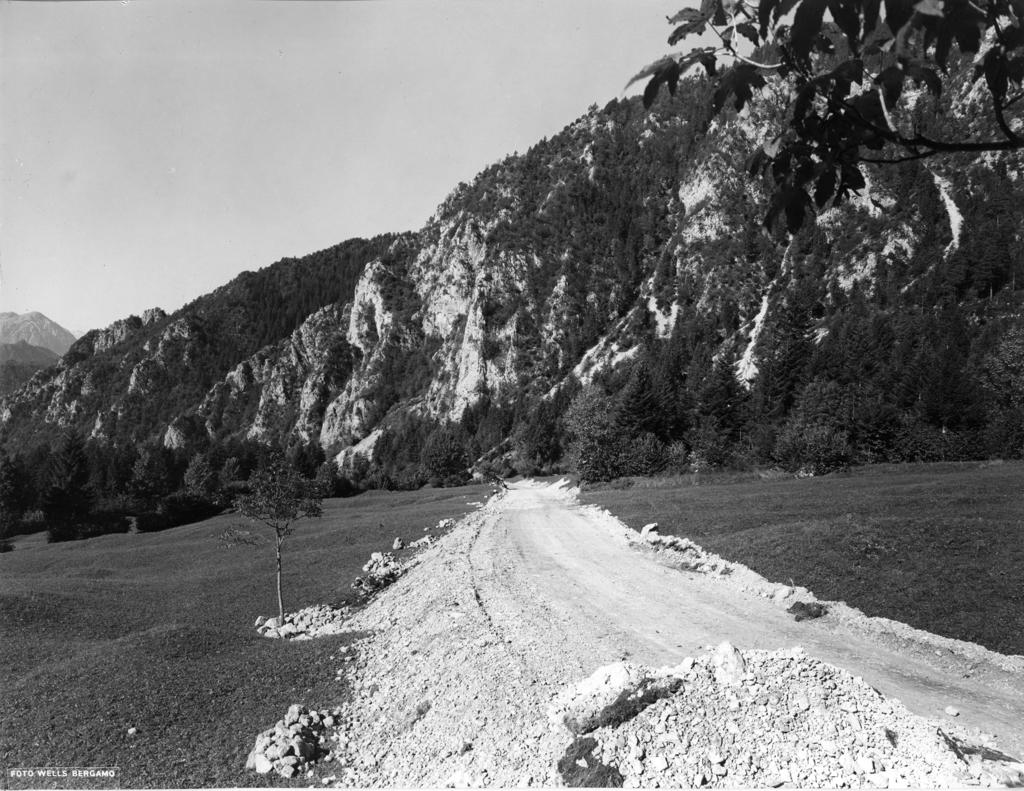 Strade In Costruzione · Historify