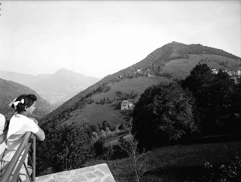 Guardando Le Montagne · Historify