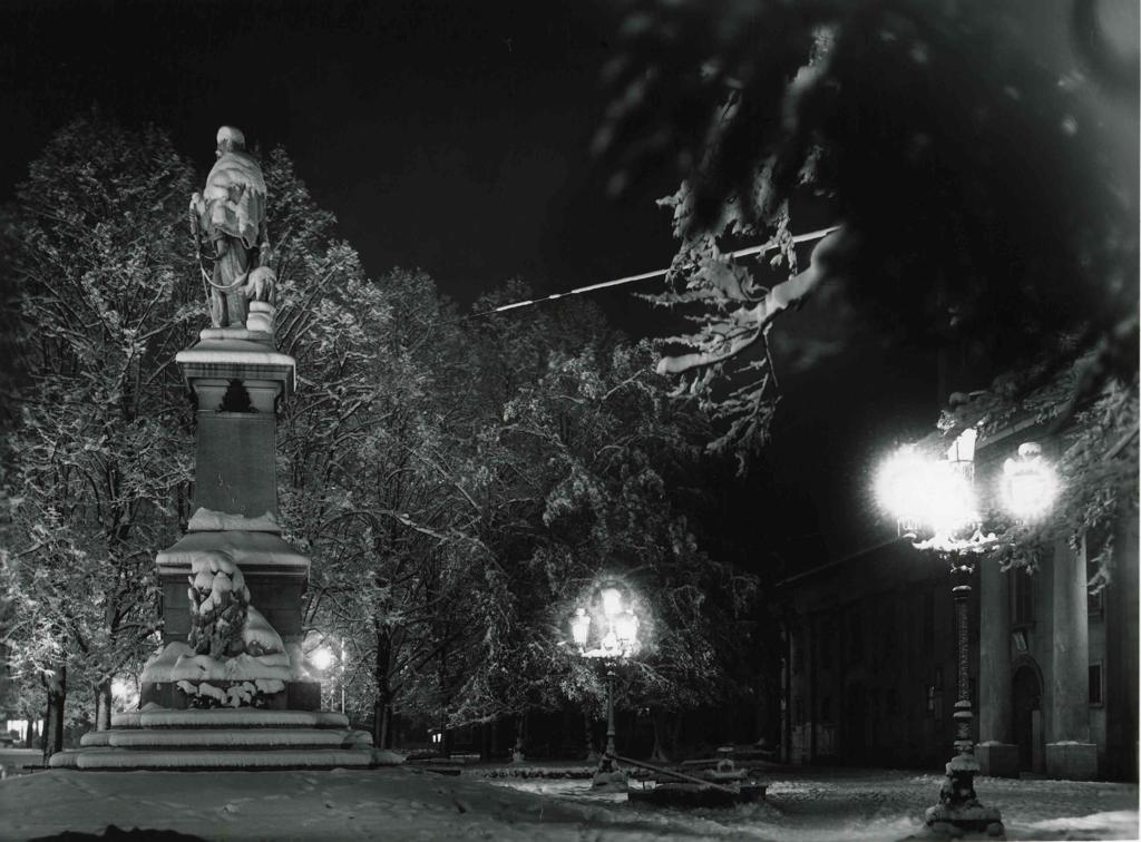 Monumento In Piazza Matteotti · Historify