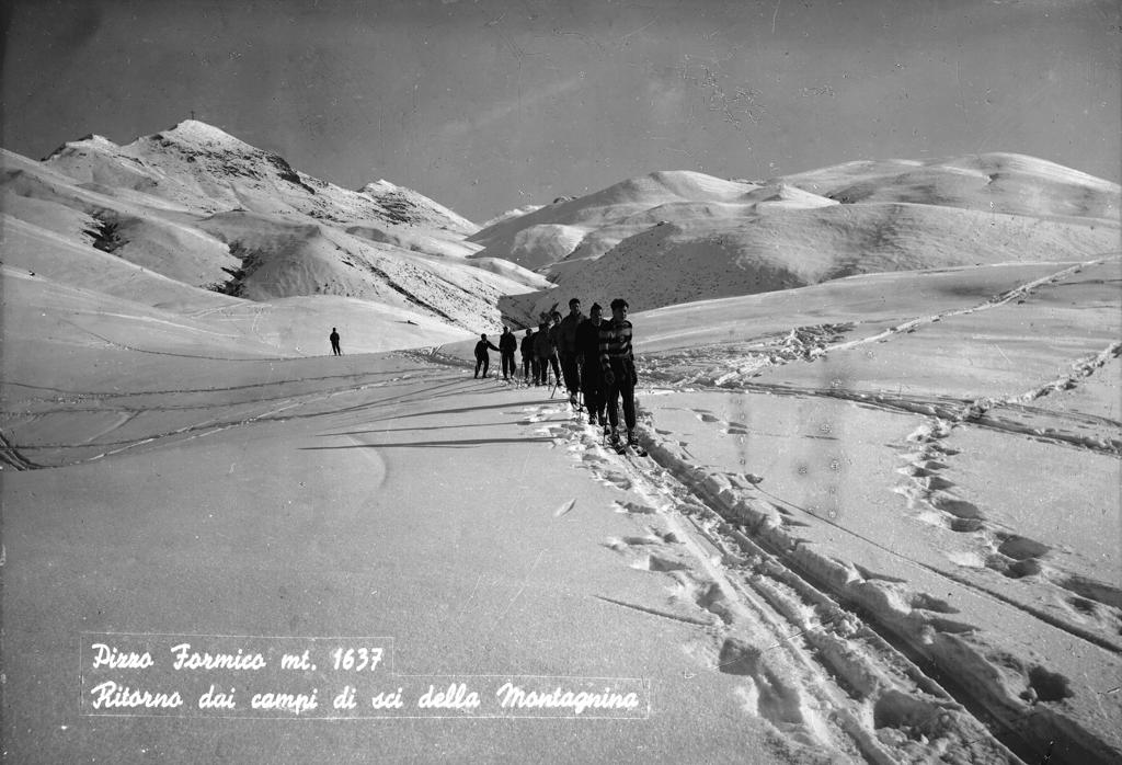 Ritorno dai campi da sci · Historify