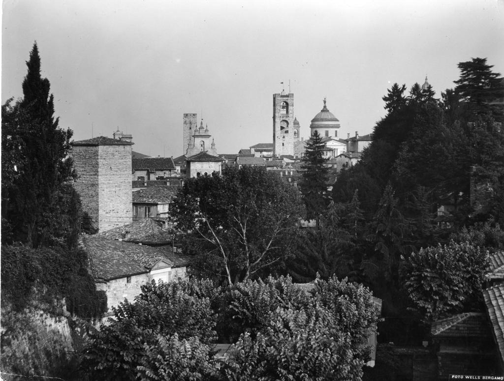 Scorgendo Città Alta · Historify