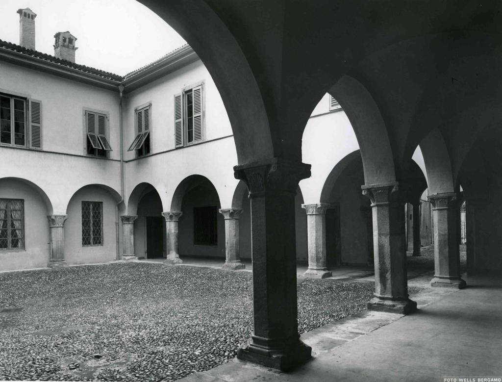 Cortile Palazzo · Historify