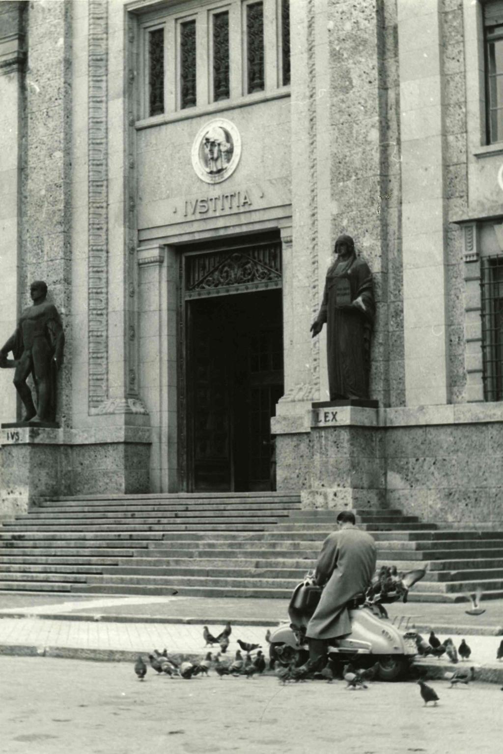 Ingresso Uffici Giudiziari Tribunale Penale · Historify