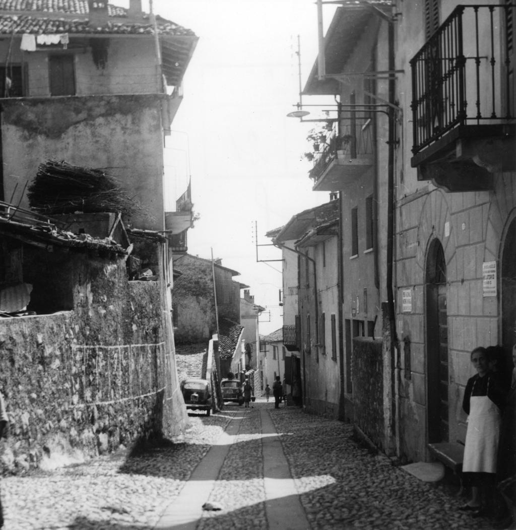 Tra Le Vie Di Vigolo · Historify