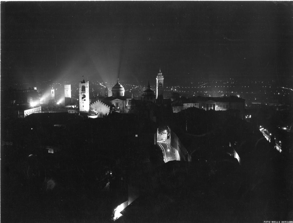 Città Alta in notturna · Historify