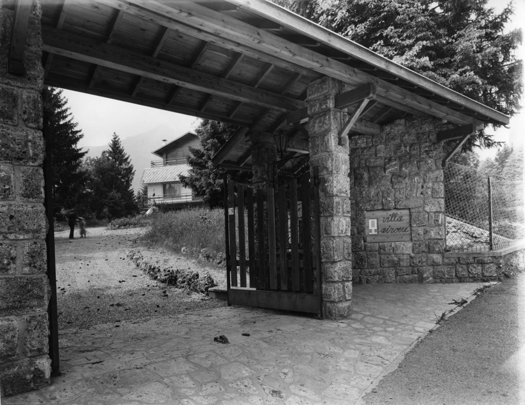 Ingresso Di Una Villa A Castione Della Presolana · Historify