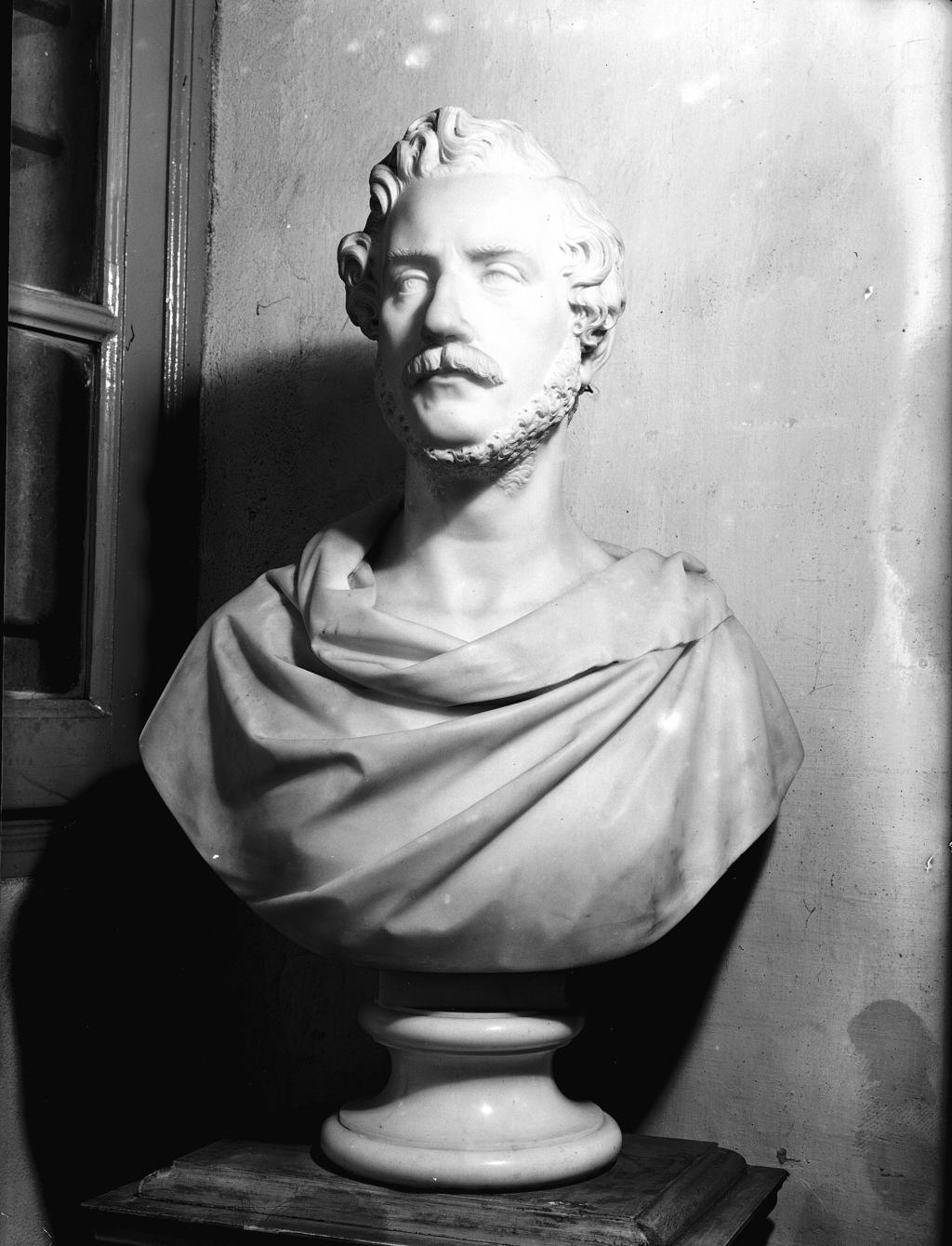 Busto · Historify