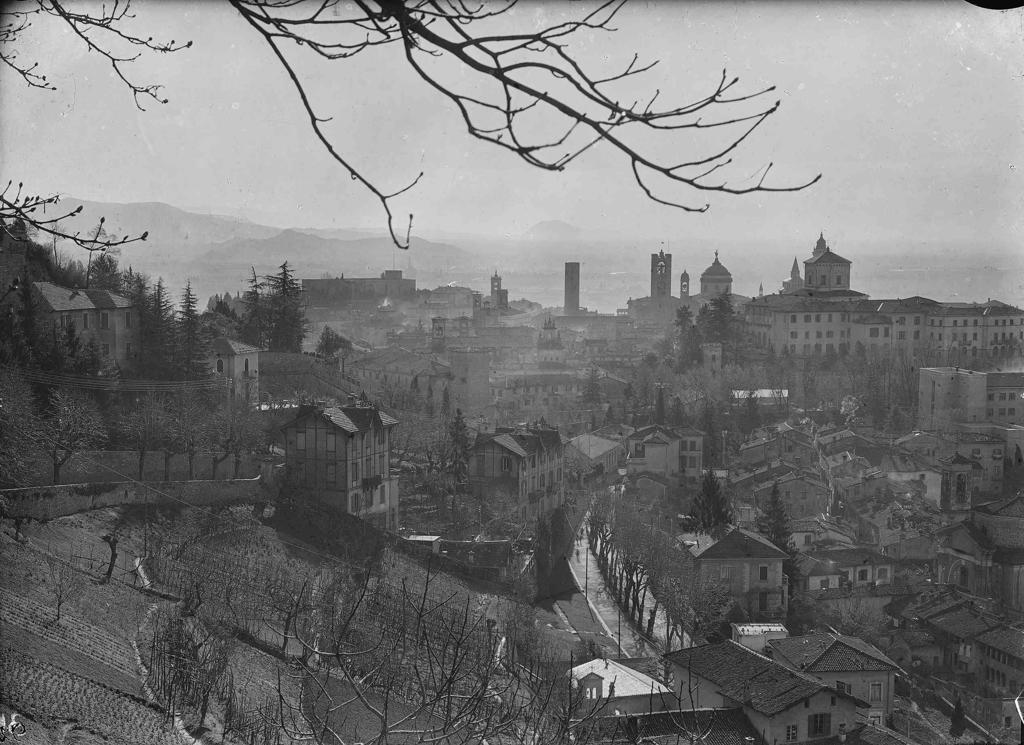 Vista Di Città Alta · Historify
