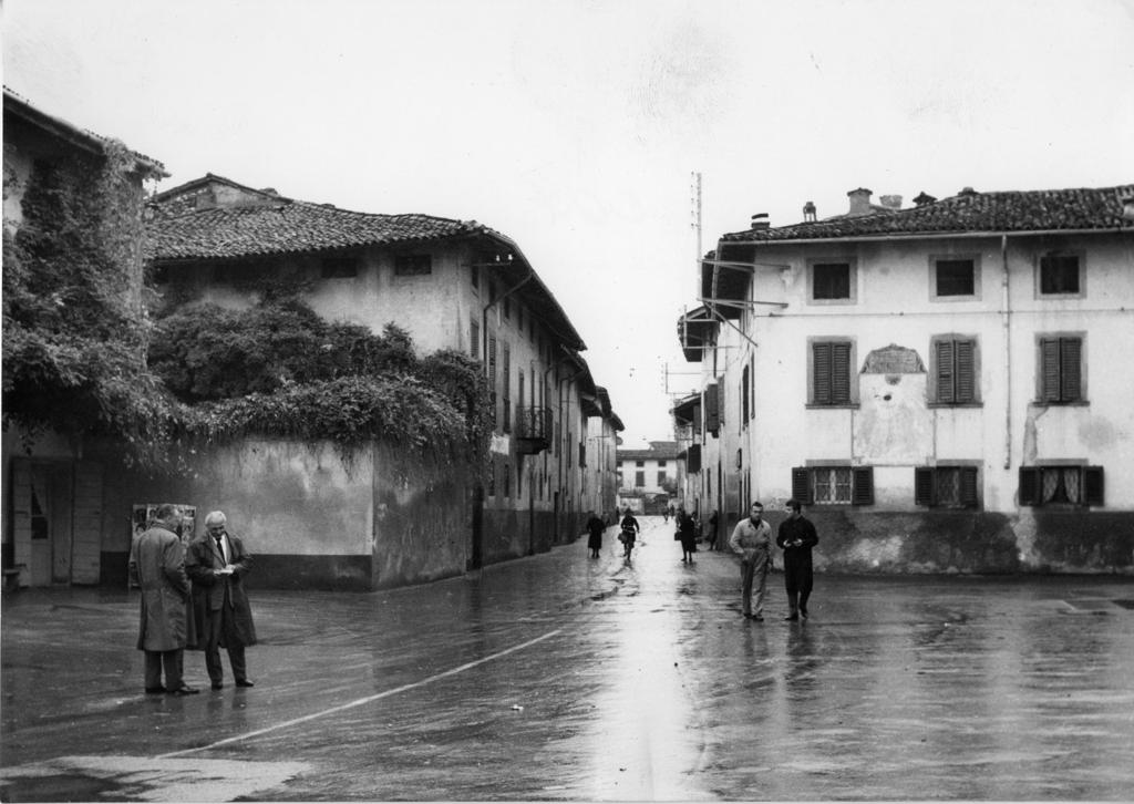 Paese Di Calcinate · Historify