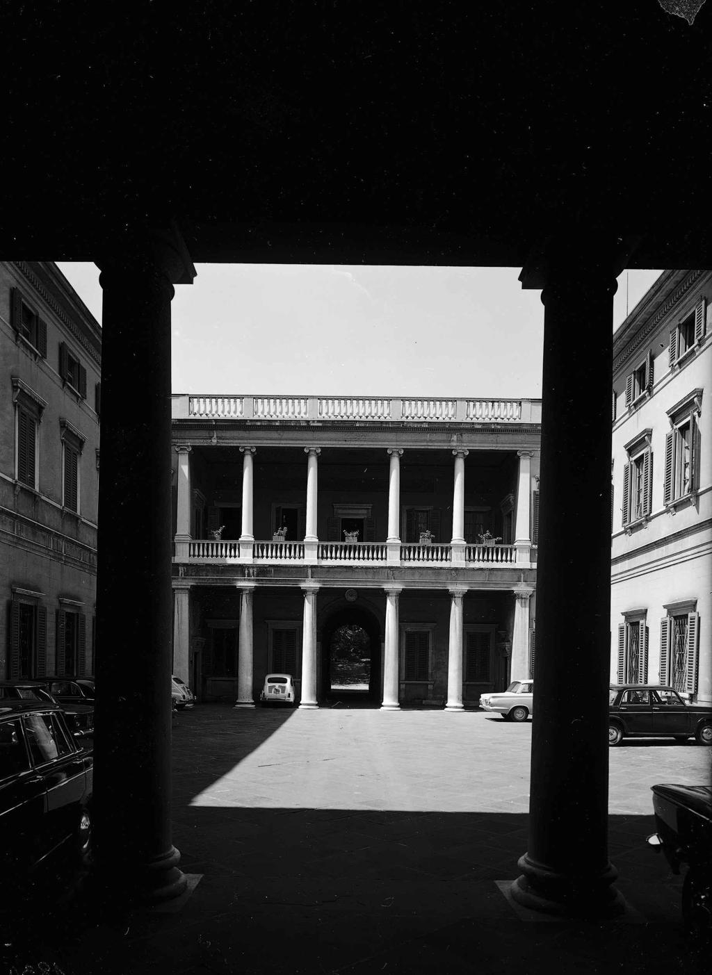 Cortile interno del Palazzo comunale · Historify
