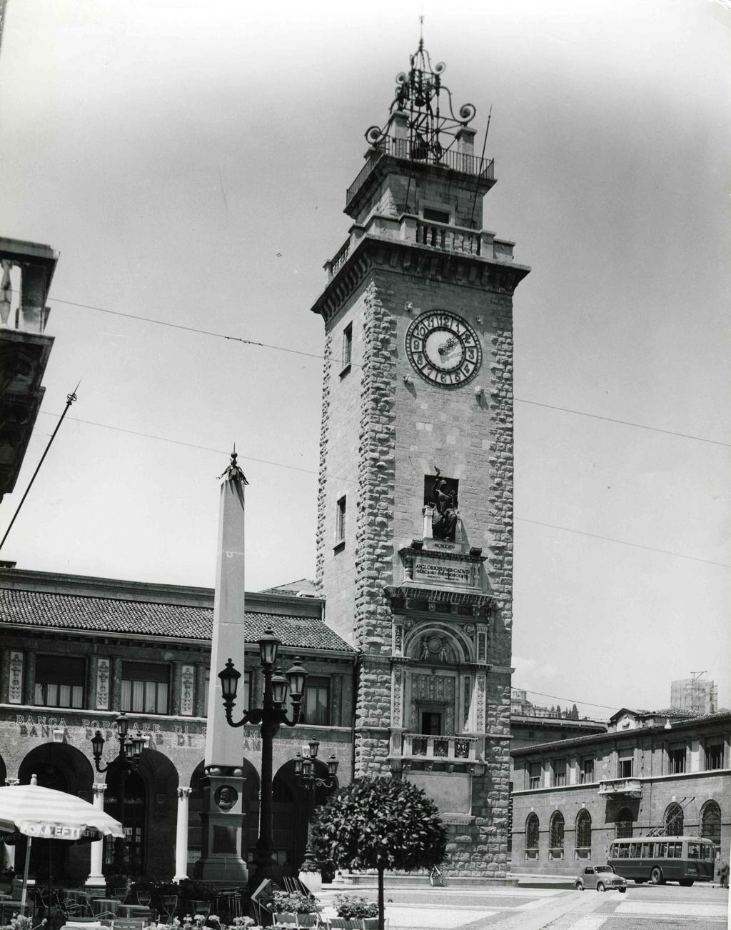 Torre Dei Caduti Di Bergamo · Historify