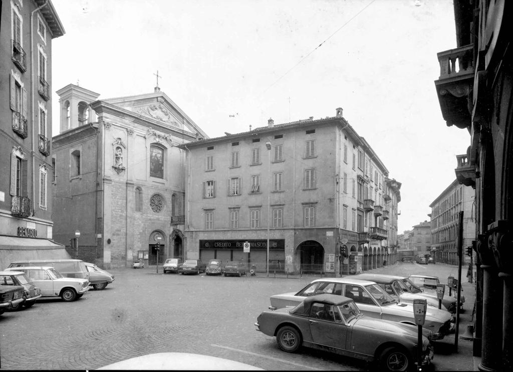 Paesaggio Urbano – Auto · Historify