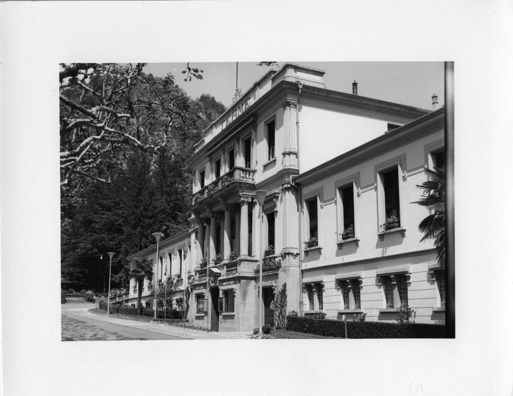 Ingresso alle terme vecchie di San Pellegrino · Historify