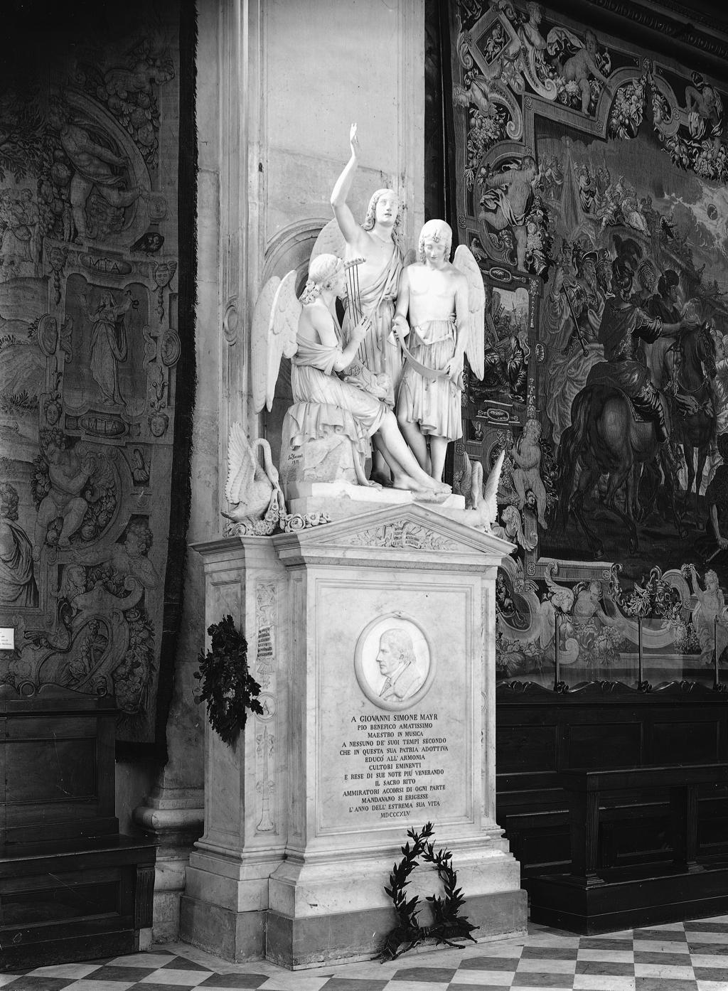 Monumento con statue a Giovanni Simone Mayr · Historify